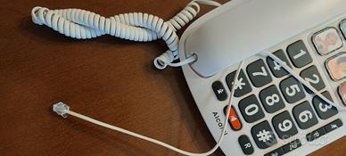 Telefono fisso tasti grandi e chiamate rapide. 