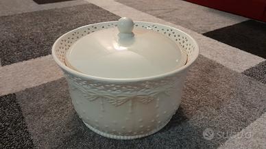Biscotteria in ceramica bianca con coperchio
