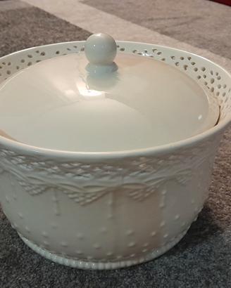Biscotteria in ceramica bianca con coperchio