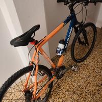 bicicletta marca Land Rover 