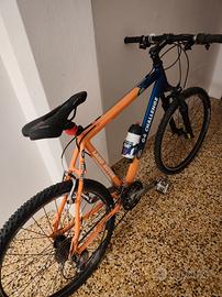 bicicletta marca Land Rover 