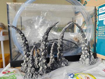 acquario con accessori 