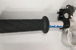 semimanubrio sinistro SUZUKI GSXR 1000 K5 K6 nuovo