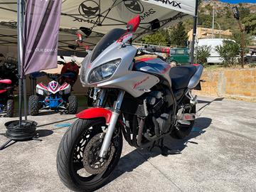 Yamaha FZS 600 Fazer - 2003 Guarda la ns vetrina m
