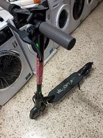 monopattino nero velociptor