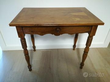 Antico tavolino/scrittoio in noce