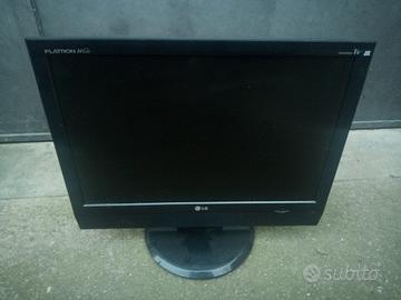 TV LG vecchia generazione  FLATRON M198WA usato