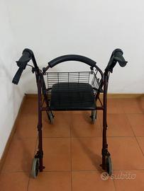 Deambulatore per anziani pieghevole e con freni 