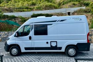 Camper puro Pössl RoadCar R540 su Fiat Ducato.