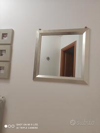 Specchio 75×75 con cornice in legno
