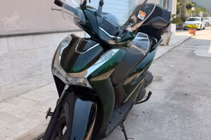 SH 150 vetro 2700€