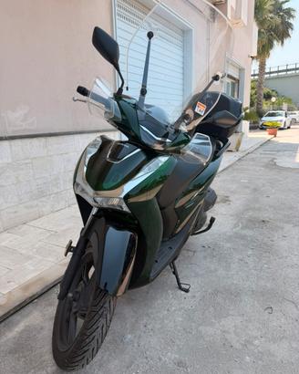 SH 150 vetro 2700€