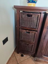 cassettiera in legno e vimini