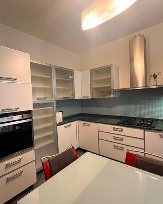 CUCINA COMPONIBILE BIANCA VETRO SATINATO