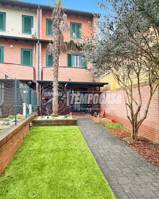 VILLETTA A SCHIERA CON GIARDINO PRIVATO E BOX AUTO