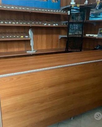 Tabacchi edicola mobilio completo