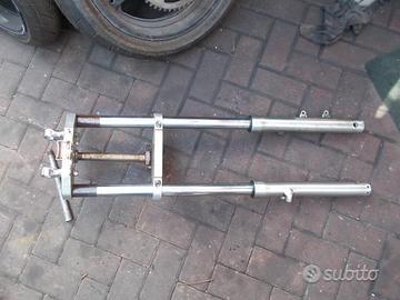 Shadow 600 : forcella cerchi pinza sella parafango