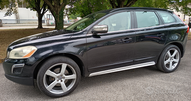 Volvo xc60 r design CON PASSAGGIO DI PROPRIETÀ