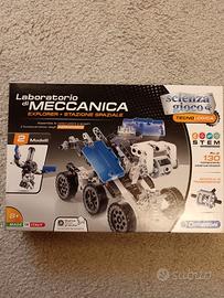 Laboratorio di meccanica. Stazione spaziale