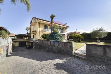 Porzione di villa - Aci Sant'Antonio