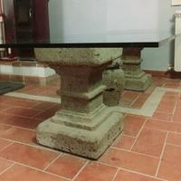 Tavolo salotto cristallo e tufo