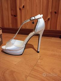 Scarpe da sposa in raso con strass