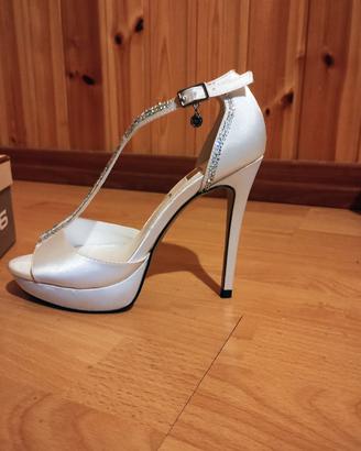 Scarpe da sposa in raso con strass