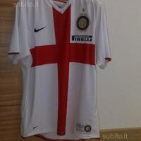 Maglia del centenario dell'inter con famosi errori