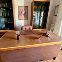 scrivania + librerie