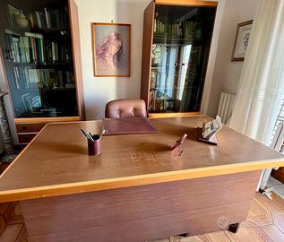 scrivania + librerie
