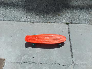 skateboard arancione