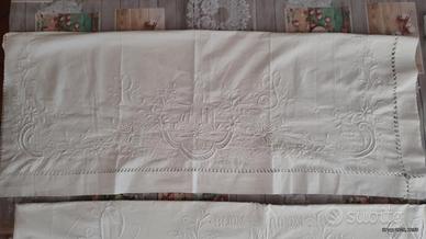 Set lenzuola Ricamo a Mano Motivi Floreali e Archi