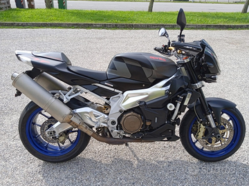 Aprilia Tuono 1000 R streetfighter/naked/sport