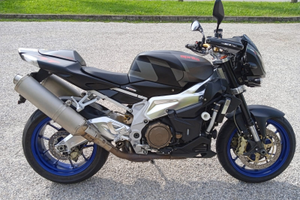 Aprilia Tuono 1000 R streetfighter/naked/sport