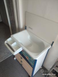 Fasciatoio per bagnetto con rotelle 