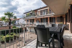 MARNATE - TRILOCALE CON DOPPI SERVIZI E TERRAZZO
