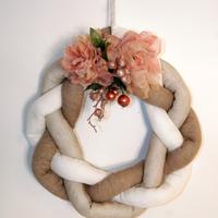 Decorazione in stoffa fatta a mano. Per Natale