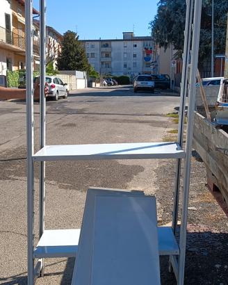 scaffalatura a 7 ripiani
