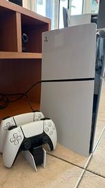 PS5 Slim Digital 1TB + 2 Controller + BaseRicarica