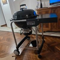 barbecue weber nuovissimo. mai usato.