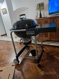 barbecue weber nuovissimo. mai usato.