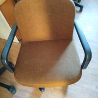 Poltroncine da ufficio o sala d'attesa.
