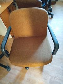 Poltroncine da ufficio o sala d'attesa.