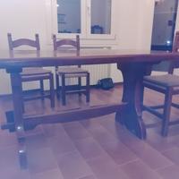 Tavolo grande legno massiccio e quattro/sei sedie