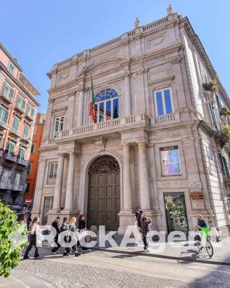 CENTRALE - PALAZZO SIGNORILE - AMPIO TRAFFICO VEIC