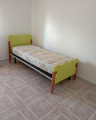 Lettino in legno
