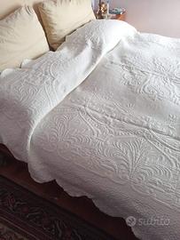 Copriletto in lana - cotone  Sardo ricami