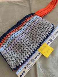 Pochette da polso all'uncinetto