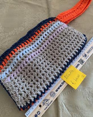 Pochette da polso all'uncinetto