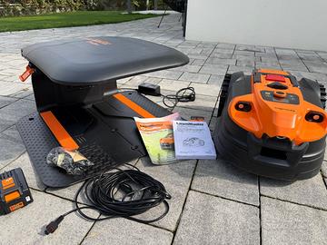 Robot Taglia Erba + Garage | Lawnmaster OcuMow®18